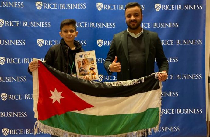 الطالب الرواحنة يشارك في مسابقة دولية بعلوم الطبيعة والفيزياء والفلك والرياضيات بأمريكا.