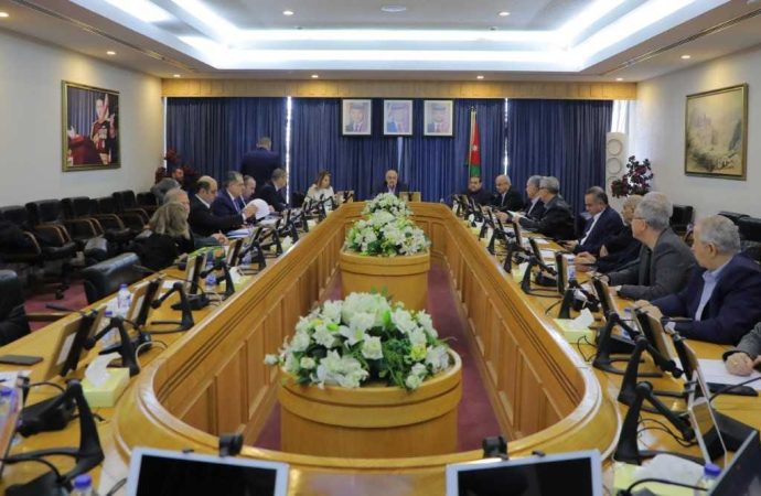 مالية الأعيان تبحث ومحافظ البنك المركزي السياسة النقدية