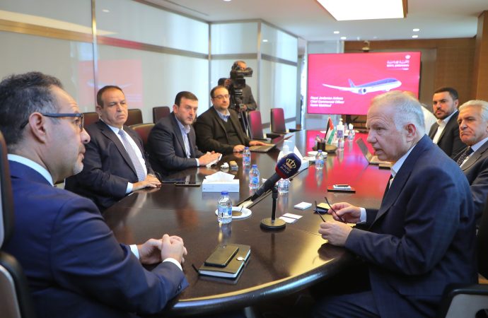 “السياحة النيابية” تطلع على واقع خدمات الملكية الأردنية للمسافرين