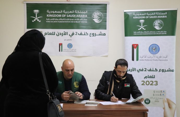 “الملك سلمان للإغاثة” يختتم مشروع توزيع الكسوة الشتوية ” كنف–2 ” في الأردن