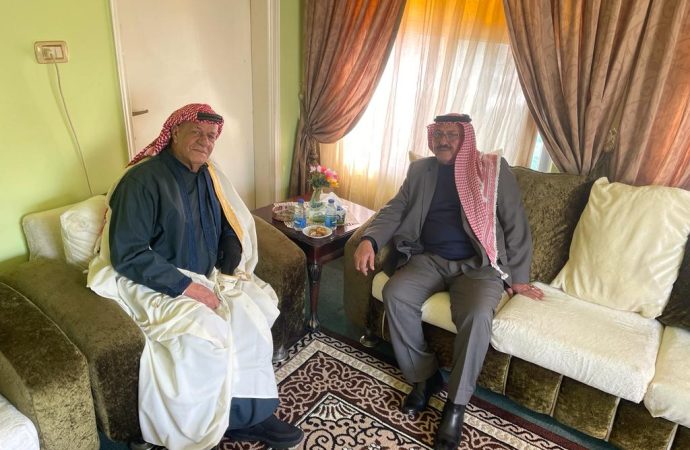 البلوي يزور الكاتب والاديب والمؤرخ محمود عليوي الزيودي للاطمئنان على صحته