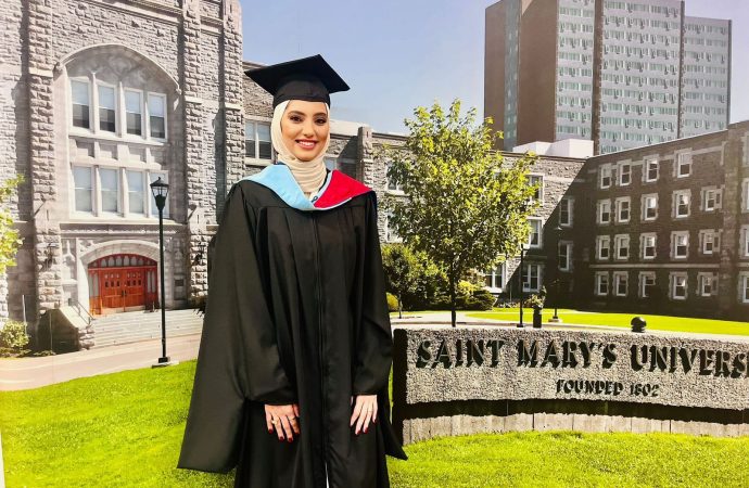 ليليان البخاري ،مبارك التخرج من جامعة كندا بتفوق