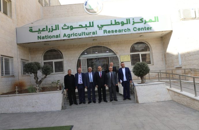 مدير عام المركز العربي ” أكساد “يزور الوطني للبحوث الزراعية