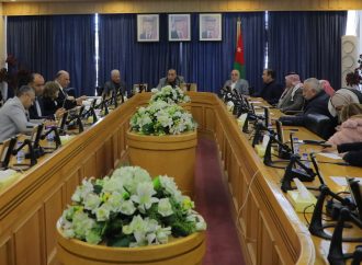 إدارية الأعيان تلتقي رئيس هيئة الخدمة والإدارة العامة