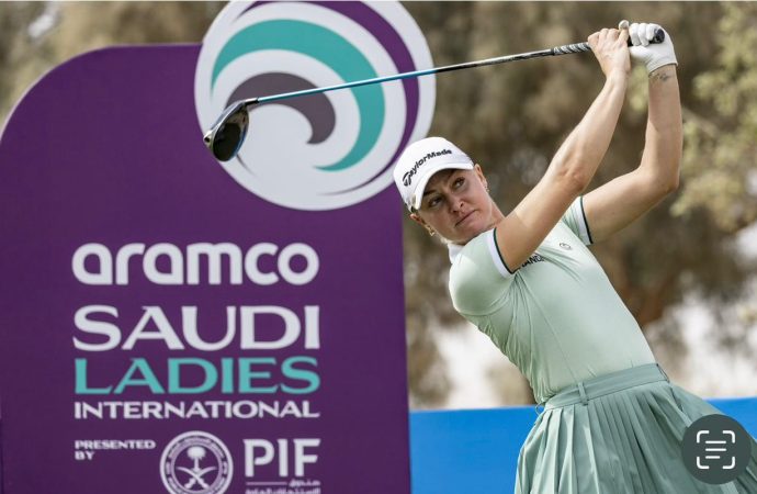 النجمة التايلندية باتي تتصدر بطولة أرامكو السعودية للجولف