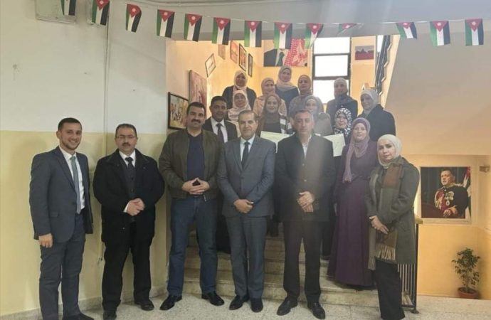 الشوابكة يكرم سفراء جائزة الملكة رانيا العبدالله للتميز التربوي في لواء الجامعة