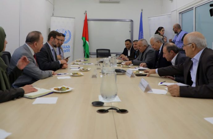 لجنة فلسطين في الأعيان تزور الأونروا