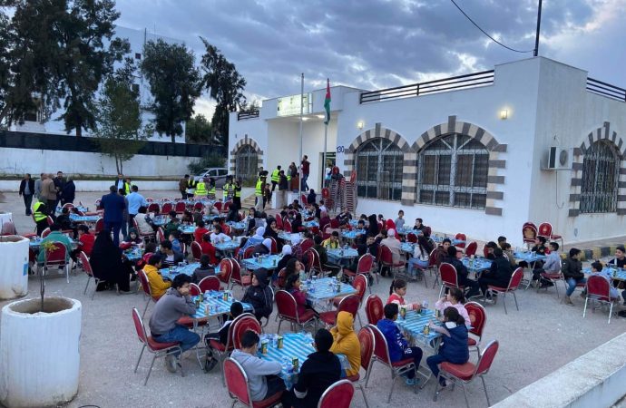 هيئة شباب كلنا الأردن في مادبا تقيم افطارا رمضانيا للاطفال والمتطوعين