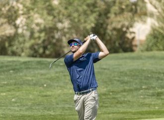 الأمريكي جون كاتلين على أعتاب التتويج بلقب بطولة السعودية المفتوحة للجولف