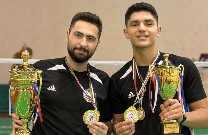 فريق جامعة سمية يفوز بلقب بطولة الجامعات بالريشة الطائرة