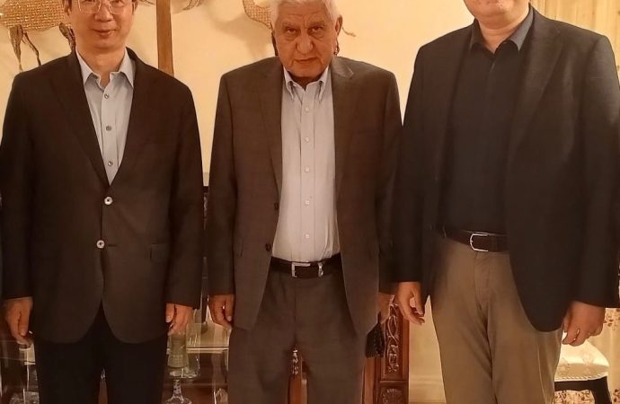 الأزايدة والسفير الصيني يبحثان تعزيز العلاقات الثنائية