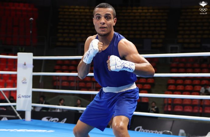 يوسف عشيش يُحقق فوزه الأول بتصفية الملاكمة العالمية