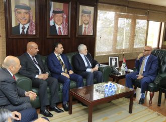 وزير المياه والري يستضيف وفد من وزارة الموارد المائيه العراقيه