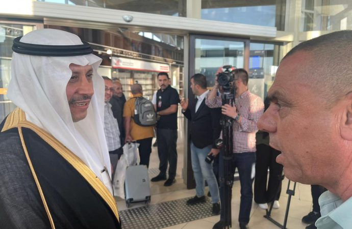 السفير السعودي يودع الدفعة الأولى من ضيوف خادم الحرمين حجاج فلسطين