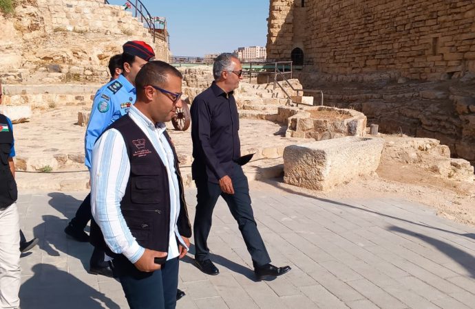 وزير السياحة والآثار يتفقد قلعة الكرك الاثرية