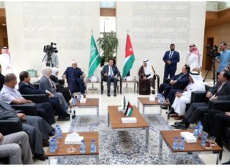 السفير السعودي يودع قافلة حجاج ضيوف خادم الحرمين