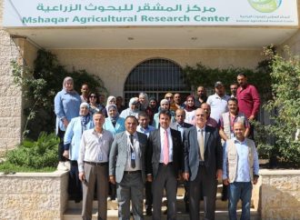 أبوحمور يطلع على المشاريع البحثية للقمح والشعير المنفذه في محطة المشقر