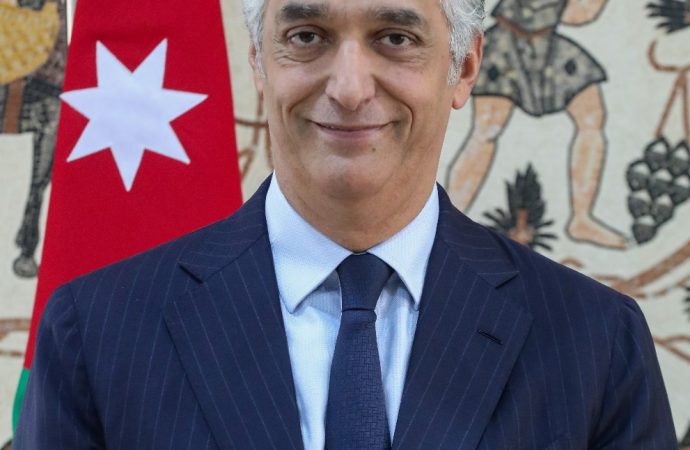 القيسي لوكالة شينخوا الصينية –  نبحث عن فتح  أسواق جديدة لرفد مزيدا من السياح