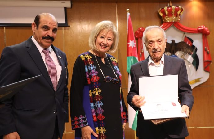 الشاعر حيدر محمود يفتتح ملتقى الشعر بمناجاة فلسطين وغزة