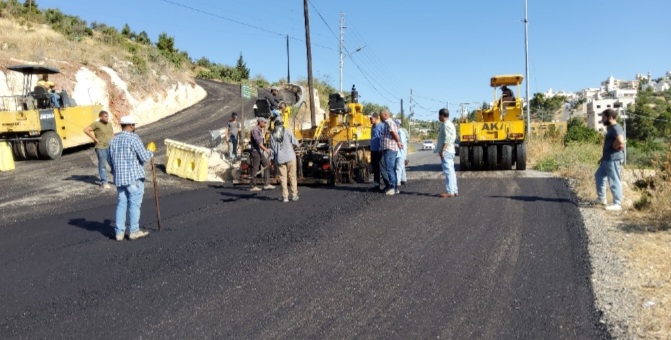 المباشرة بتنفيذ عطاء “خلطة أسفلتية” لشوارع السلط