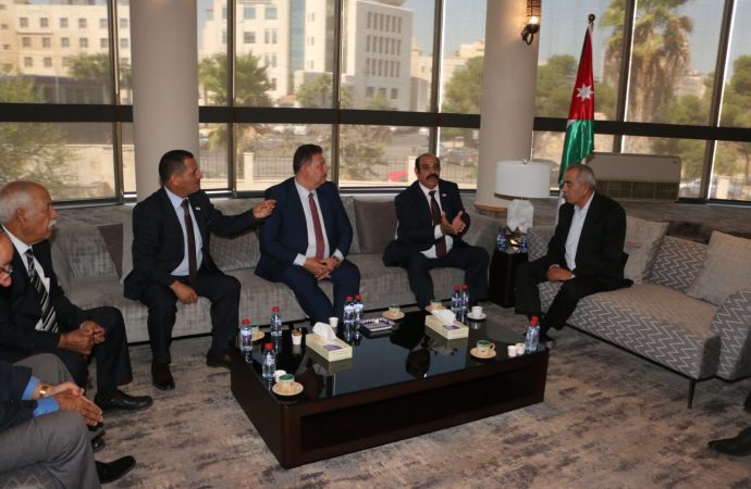 وزير الثقافة يتقبل التهاني بالثقة الملكية السامية من رئيس وإعضاء اتحاد الكتاب