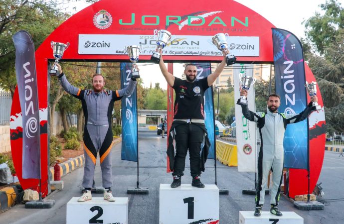 السائق عطاري يفوز بسباق السرعة الرابع والدفع الرباعي