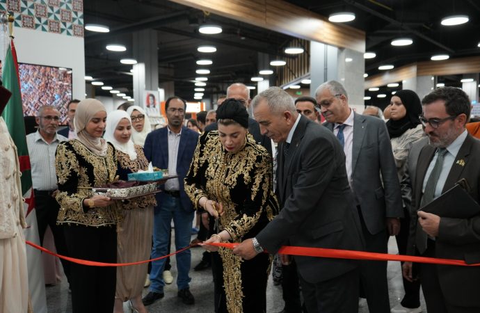 افتتاح معرض الأزياء والحلي ضمن فعاليات برنامج الجزائر ضيف الشرف..