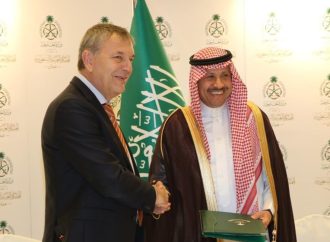 السفير السعودي في الاردن يسلم دعما سعودياً لـ«الاونروا»