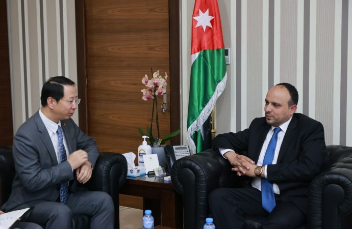 وزير الشباب يبحث والسفير الصيني التعاون الشبابي المشترك