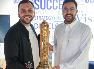 الأمير عمر بن فيصل يزور مقر فريق فالكونز السعودي
