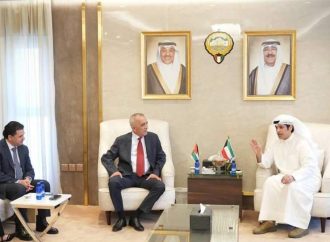 وزير الثقافة يطلع على تجربة الكويت الإعلامية