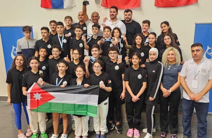 المنتخب الوطني لسباحة الزعانف يحصد المركز الأول في بطولة كأس العالم