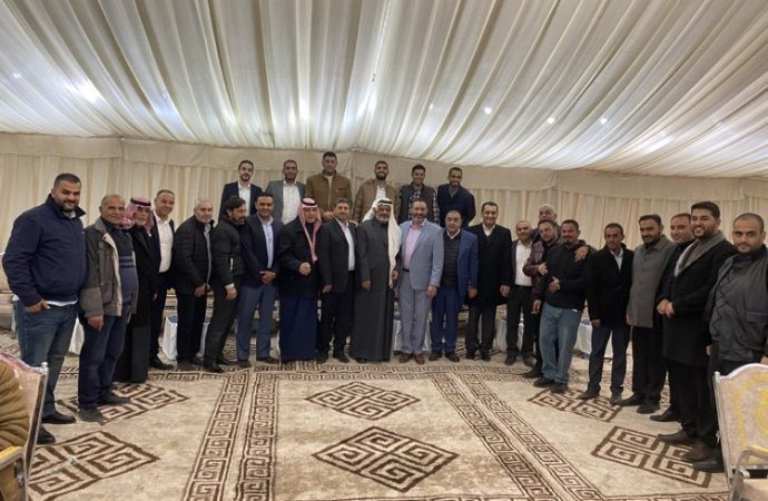 الشيخ راضي أبوحشيش يجمع مدعوين على مأدبة عشاء عن روح والده في مادبا