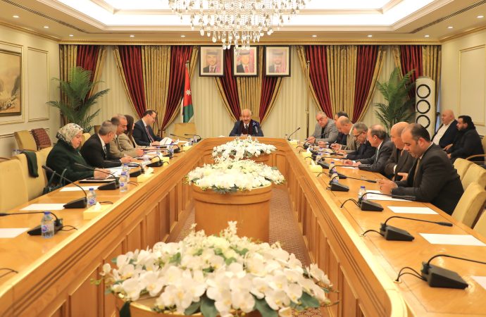 لجنة الإعلام في الأعيان تلتقي وزير الاتصال الحكومي