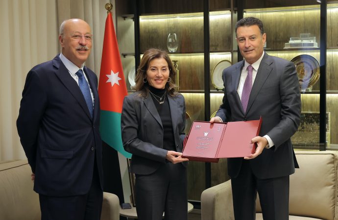 الصفدي يتسلم نسخة التقرير السنوي لحالة حقوق الإنسان في المملكة