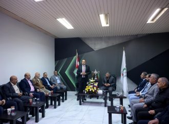 وزير الشباب يهنئ الهيئة الإدارية لنادي الوحدات.