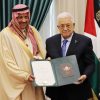 الرئيس الفلسطيني يقلد السفير السعودي غير المقيم لدى دولة فلسطين وسام نجمة القدس