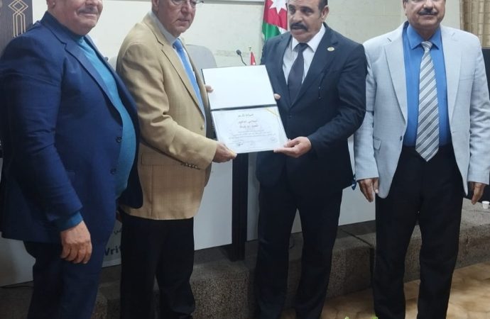 أبو هزيم يحاضر عن دور الأردن في دعم أهلنا في غزة