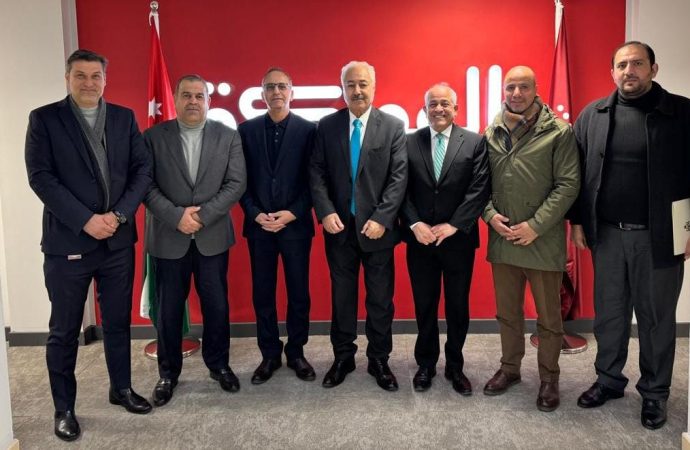 لجنة الإعلام بمجلس الأعيان تزور قناة المملكة وتطلع على سير عملها