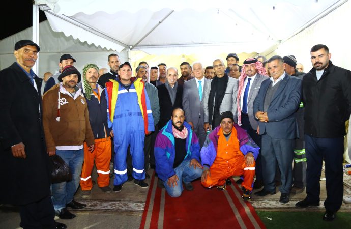 وزير الإدارة المحلية يرعى إفطار عمال الوطن في بلدية السلط الكبرى