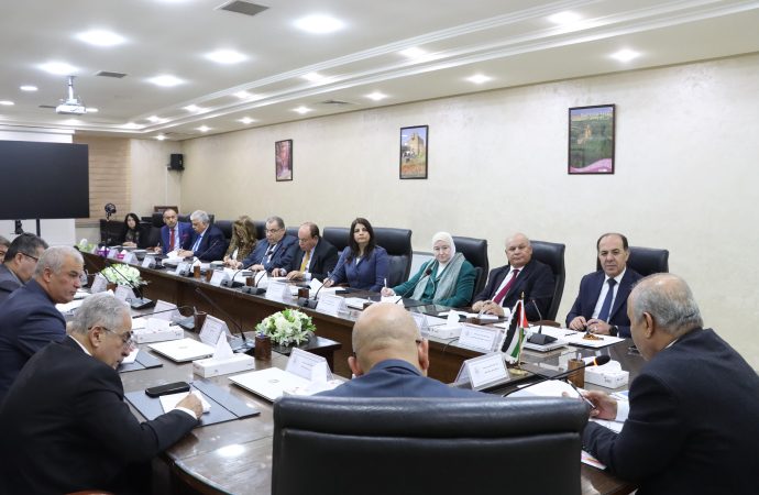 التعليم العالي تبحث الرقمنة والربط الإلكتروني داخل الجامعات