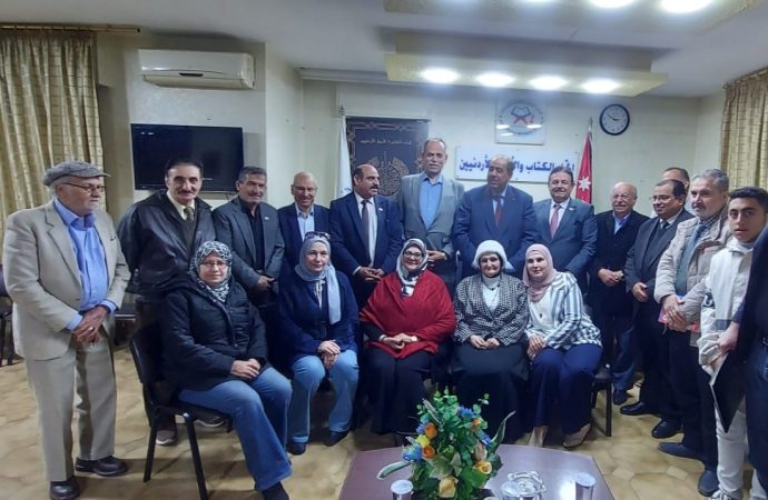 قشوع يحاضر في اتحاد الكتاب حول  “العَلَمُ الجغرافيا والرسالة “