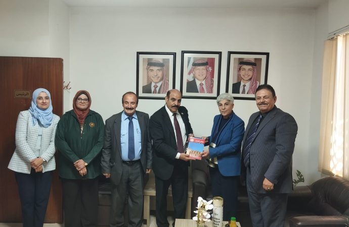 السفيرة التونسية في عمان  تزور اتحاد الكتاب والادباء الاردنيين.
