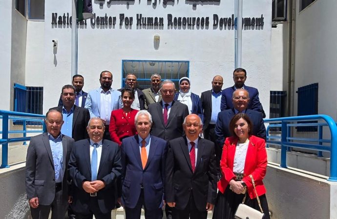 “تربوية الأعيان” تطلع على مهام المركز الوطني لتنمية الموارد البشرية