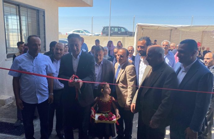 وزير الصناعة والتجارة يفتتح مركز أعلاف ماعين في مادبا