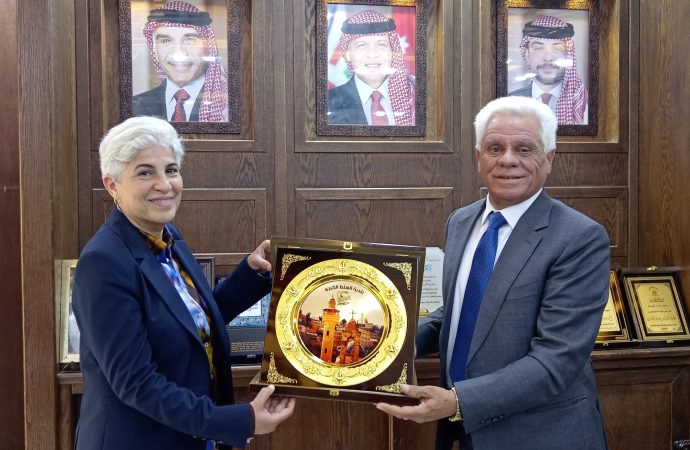 بلديةالسلط وتونس – اتفاقية توأمة واستثمارات واعدة في مدينة اليونسكو للتراث العالمي