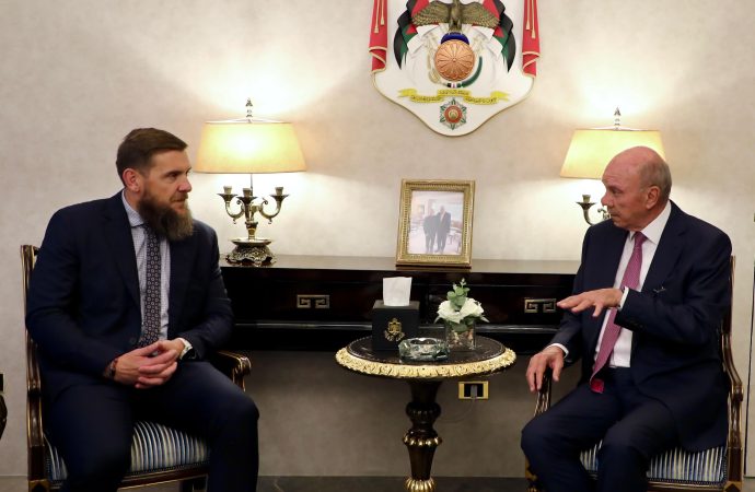 الفايز يلتقي عددا من سفراء الدول الصديقة لدى المملكة