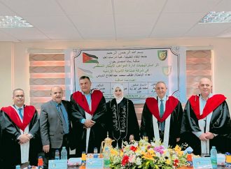 موظفي بلدية السلط  يهنئون زميلتهم عفاف الدباس بتخرجها من الجامعة