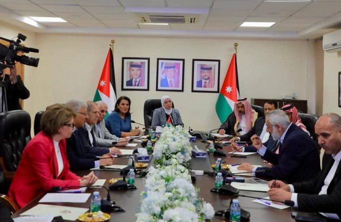 خدمات الأعيان تطلع على مشروع التتبع وتجربة الباص السريع لمادبا