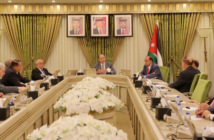 الشؤون العربية والدولية بالأعيان تناقش تطورات الأوضاع الإقليمية والدولية